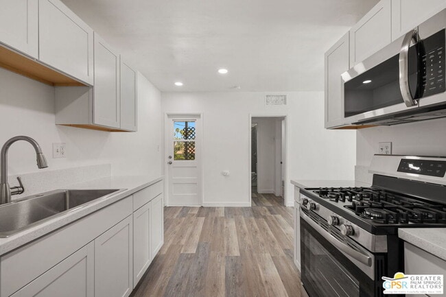 Building Photo - 1674 Vía Salida