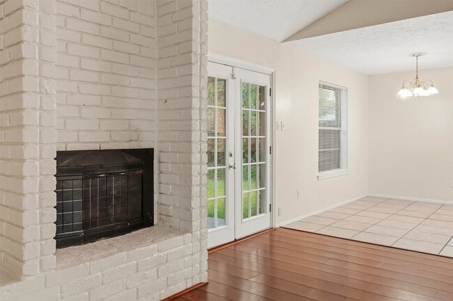 Building Photo - 423 Pickford Dr