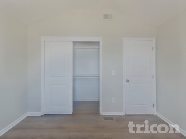 Building Photo - 5004 Woodstock St