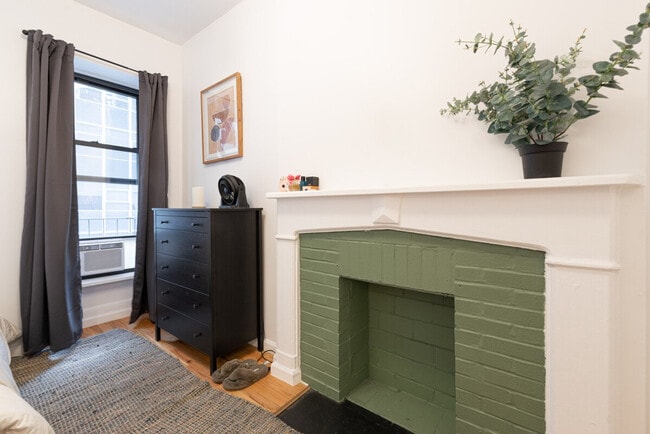 Building Photo - 136 E 57th St