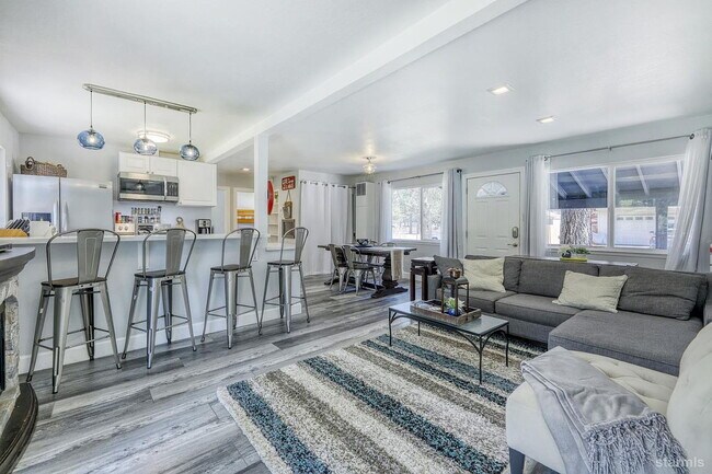 Building Photo - Single Family Home For Rent