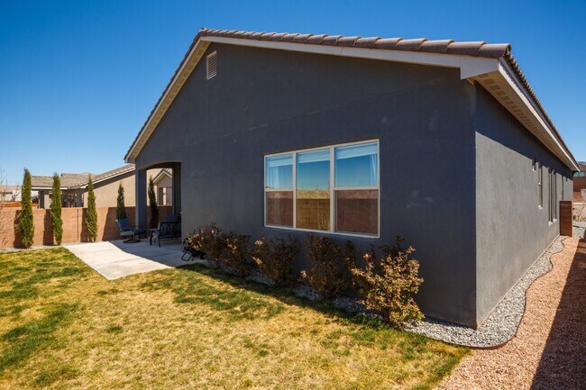 Building Photo - 2039 Lobo Trot Ct SE
