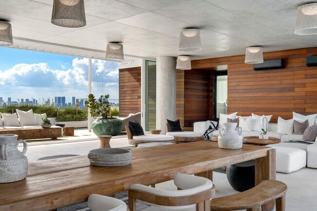 Primary Photo - 4701 Meridian Ave