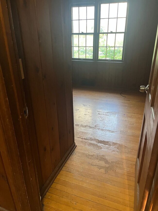 Building Photo - 3 Bedroom 1 Bath Home For Rent