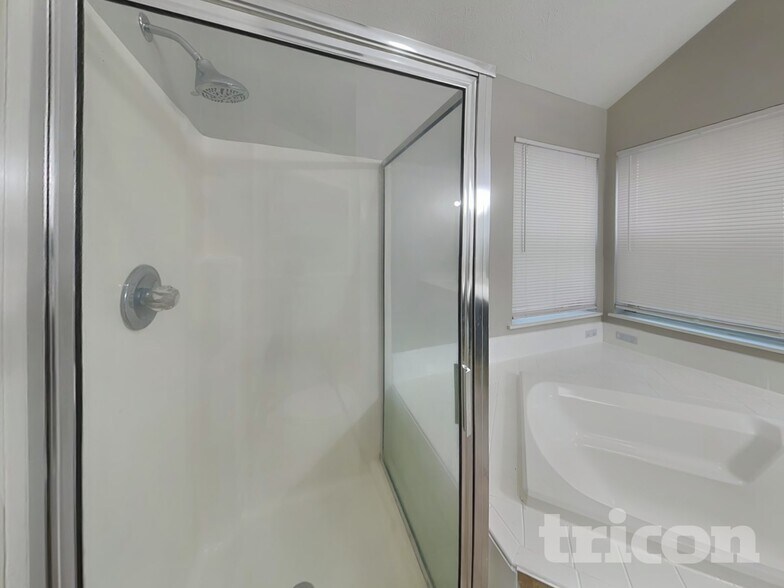 Building Photo - 3737 W 42nd Terrace