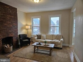 Building Photo - 246 S St Clair St