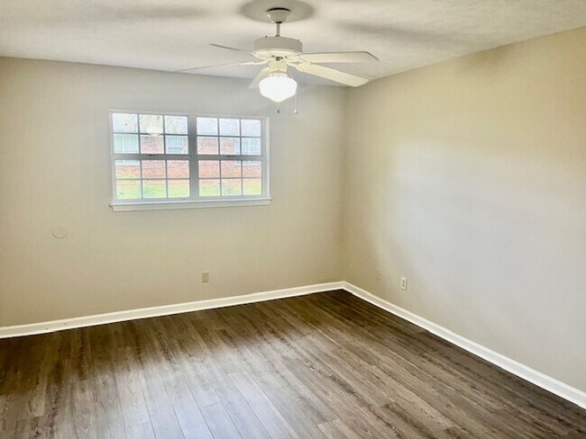 Building Photo - Stonecreek Drive #18 &amp; 20