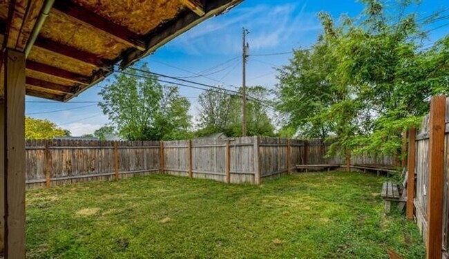 Building Photo - 1007-1011 E Lincoln Ave