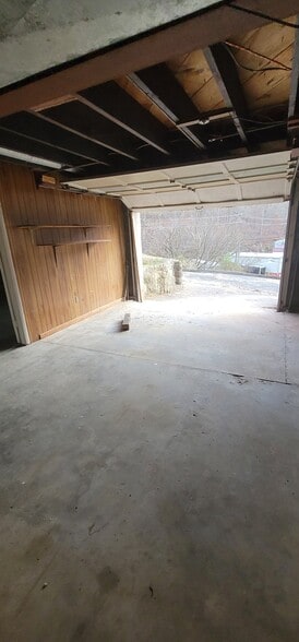 Building Photo - 1018 Willow Dr