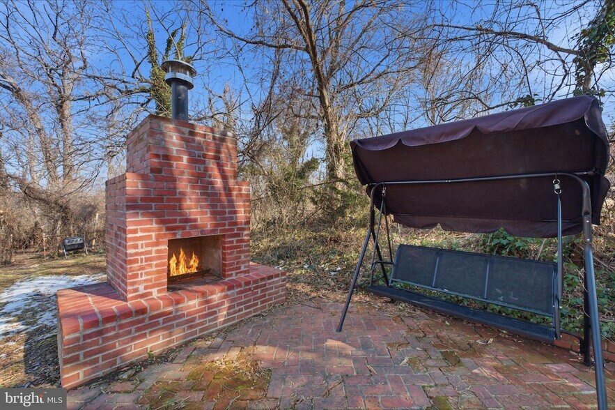 Building Photo - 3225 Chestnut St NE