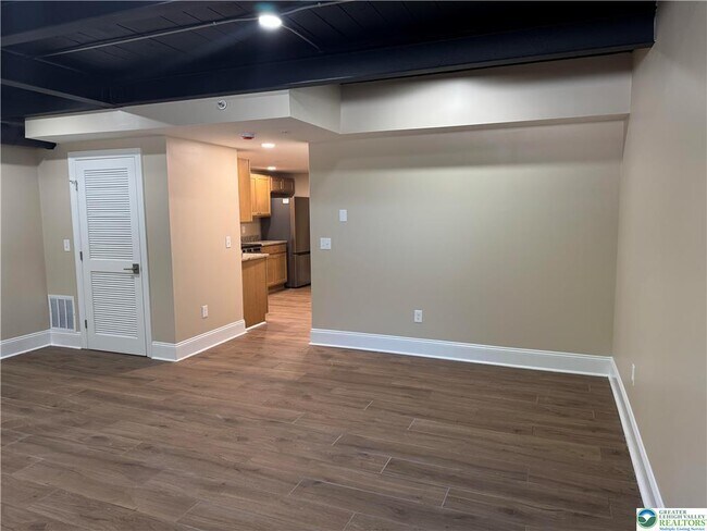 Building Photo - 330 Linden Ave