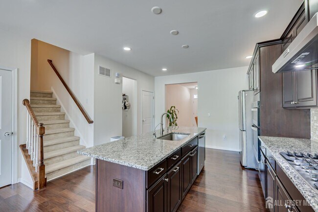 Building Photo - 14 Hyacinth Ln