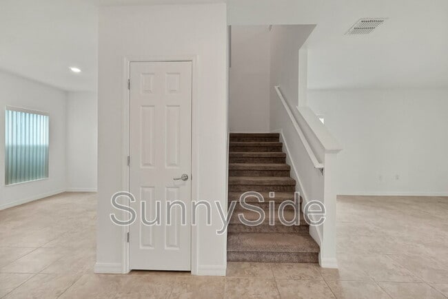 Building Photo - 10116 Grande Lp