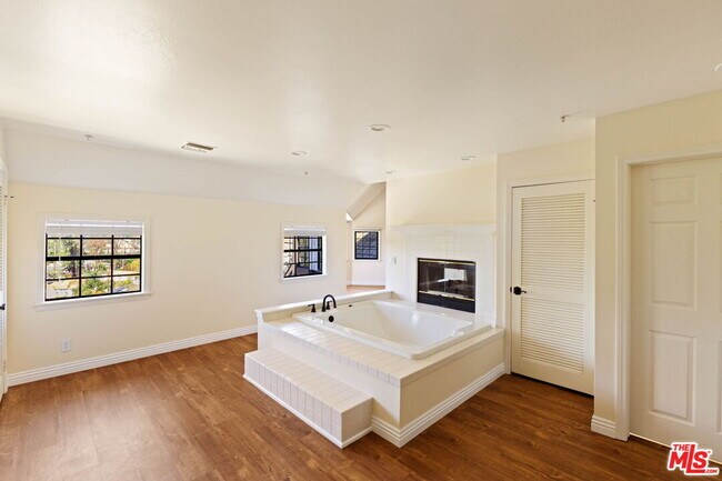 Building Photo - 5237 San Feliciano Dr