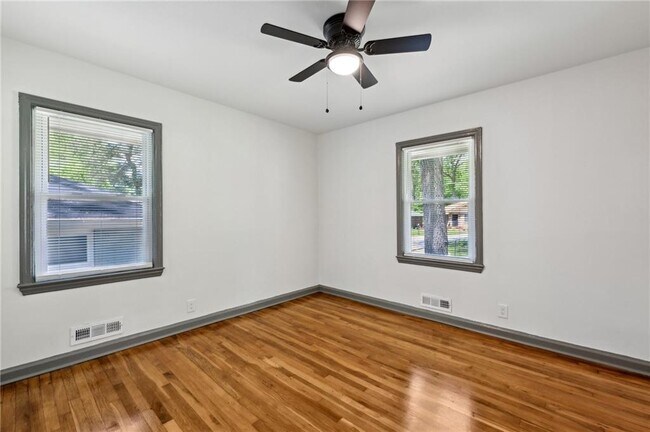 Building Photo - 1843 Longdale Dr