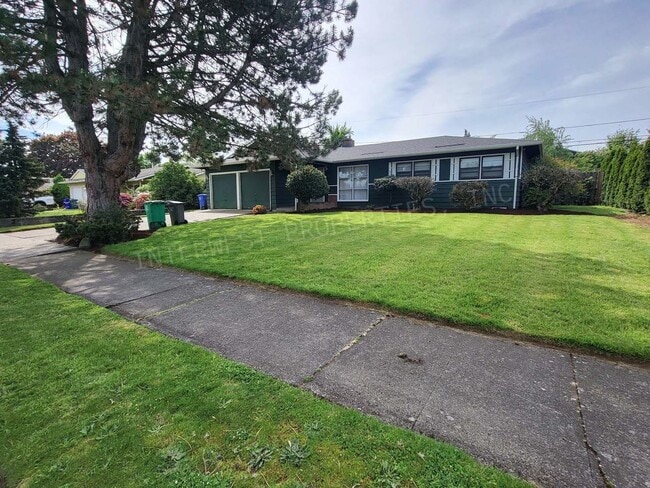 Building Photo - 3 Bd 1.5 ba Ranch Style Home in NE PDX With Washer/Dryer Hook-ups, Fenced Backyard & 2 Car Garage!