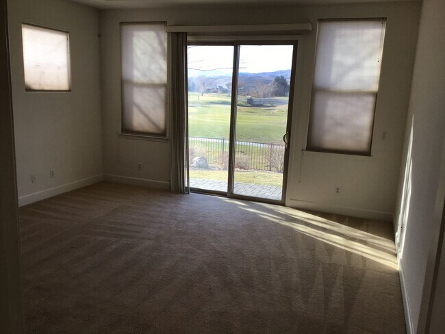 Building Photo - 442 La Costa Cir