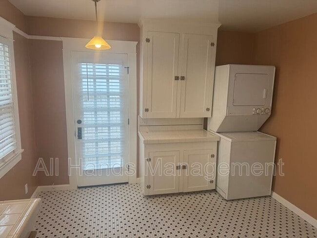 Building Photo - 4116 E 5th St