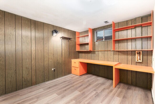 Building Photo - Vintage 5 bed Home in Green Mountain Estat...