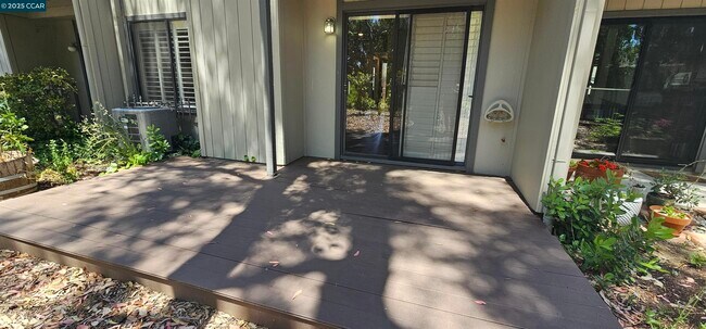 Building Photo - 1597 Ashwood Dr