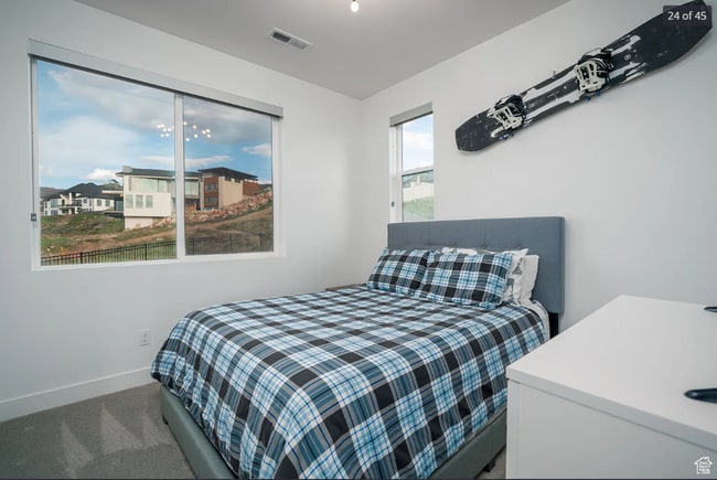 Building Photo - Stunning 5-bedroom, 4.5-bath home