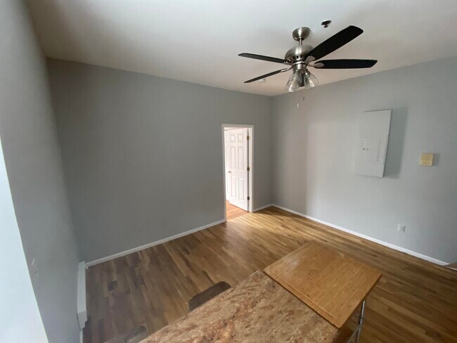 Building Photo - 734 Adams St