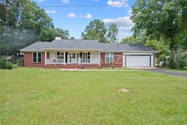 Building Photo - Beautifully Updated 3-Bedroom Home with Fenced Yard & Double Garage!