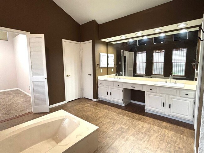 Building Photo - 3243 E Rangecrest Pl
