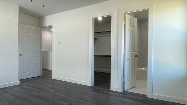 Building Photo - Beautiful house, perfect for families!!