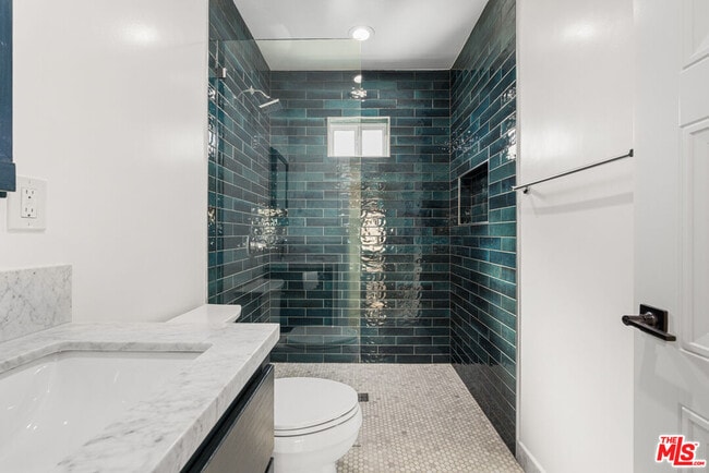 Building Photo - 238 Thorne St