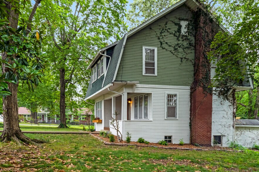 Building Photo - 205 W Main St