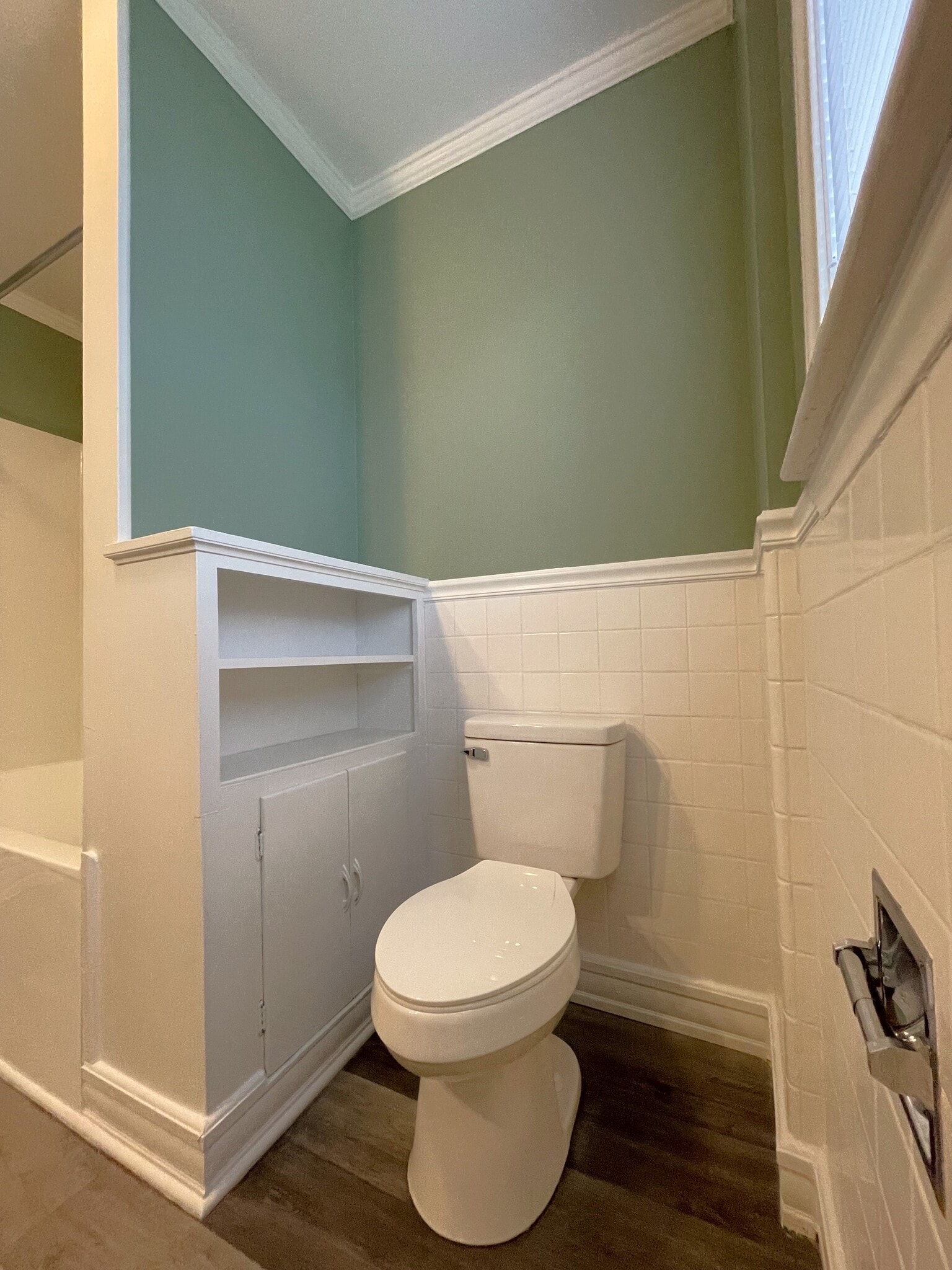 Bathroom - 533 W Water St