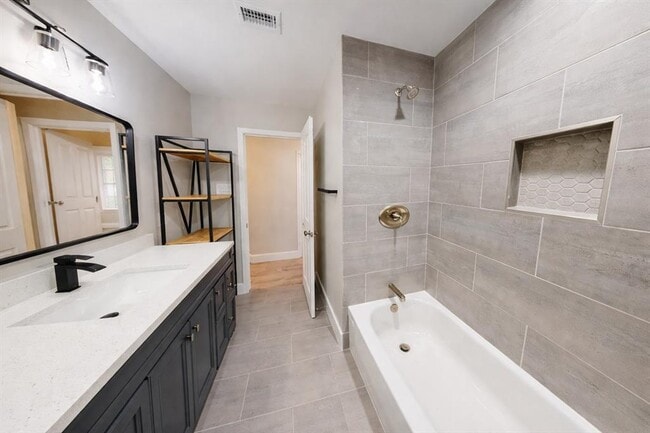 Building Photo - 8700 Parkfield Dr