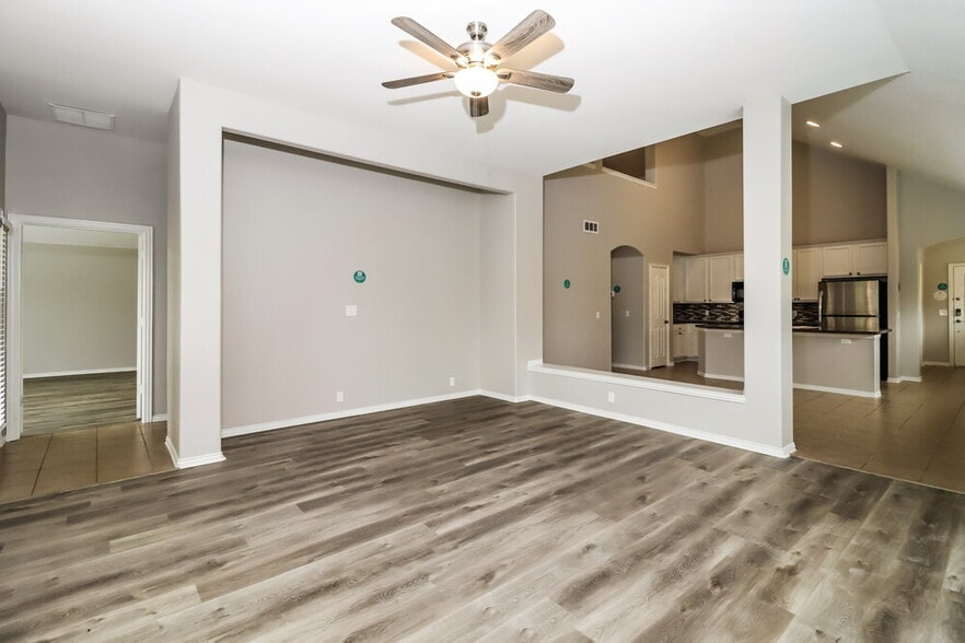 Building Photo - 540 Kerry St