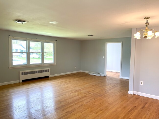 Building Photo - 25 Lindy Ln
