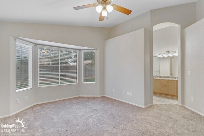 Building Photo - Charming 4Bdm 2Ba Home with a Private Yard in Peoria!