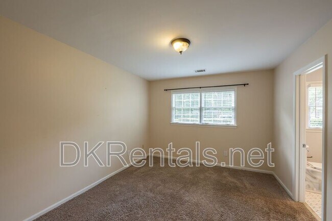 Building Photo - 225 Pebble Trail