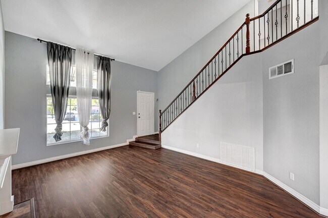 Building Photo - Stunning Summerlin Townhome!