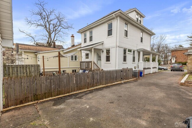 Building Photo - 236 Montgomery St