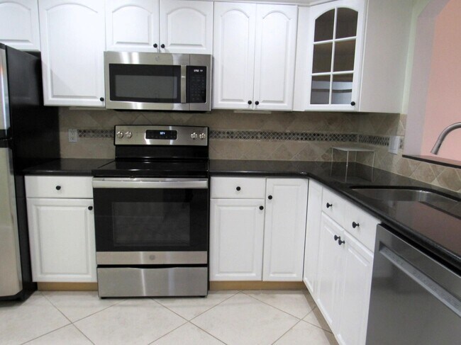 Building Photo - 3580 S Ocean Blvd