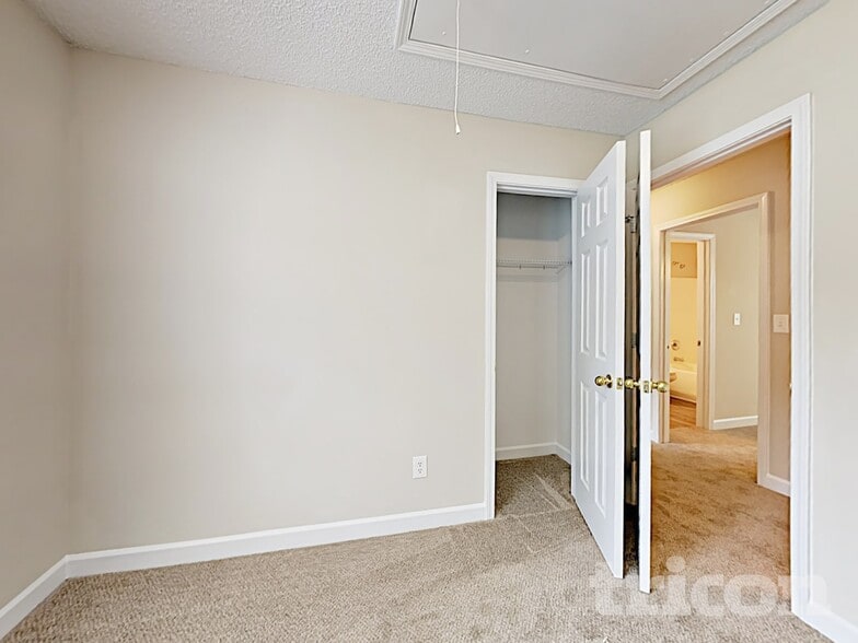 Building Photo - 2656 Captains Watch Rd NE