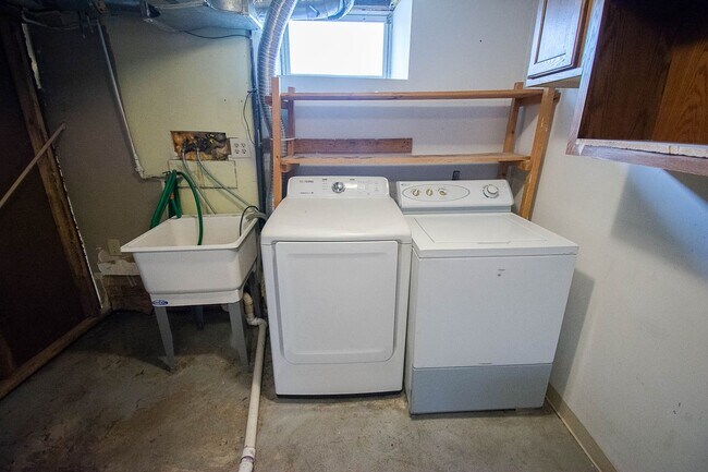 Building Photo - 1321 3rd Ave NW