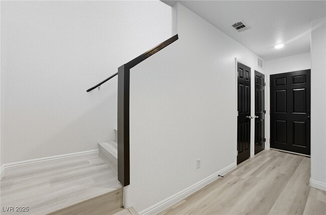 Building Photo - 4575 Pencester St