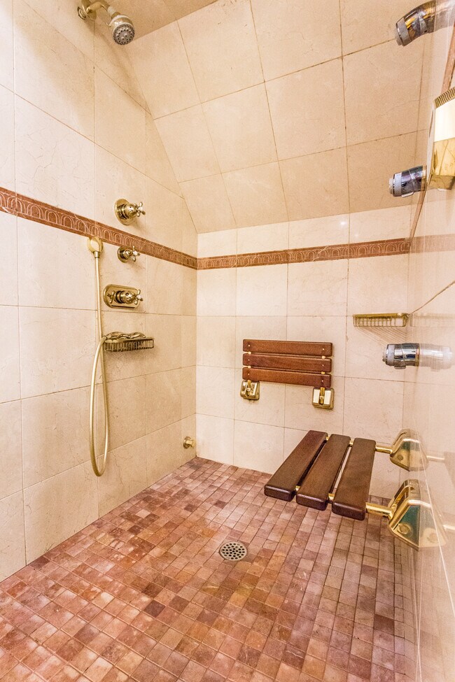 Building Photo - 161 Greenway S