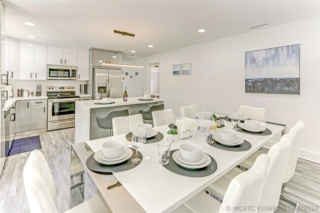 Building Photo - 16643 Redwood Way