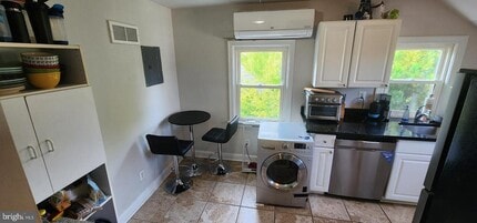 Building Photo - 1227 N Utah St