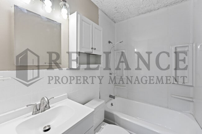 Building Photo - 2908 S Glenn Ave