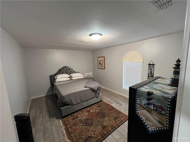 Building Photo - 23 S 24th St