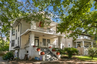 Building Photo - Laurelton Oaks