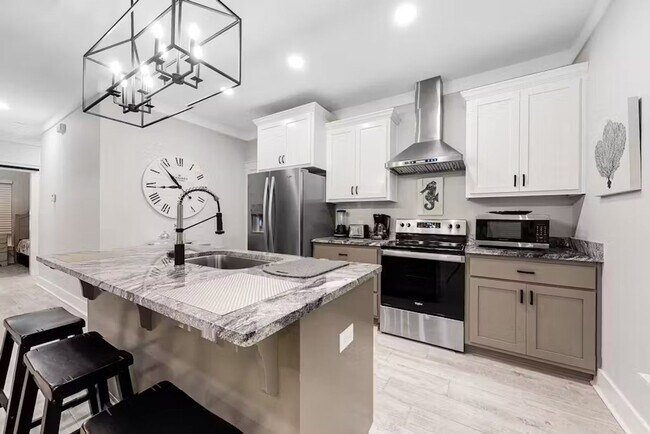 Building Photo - 3 bed 2 Bath Panama City Beach House